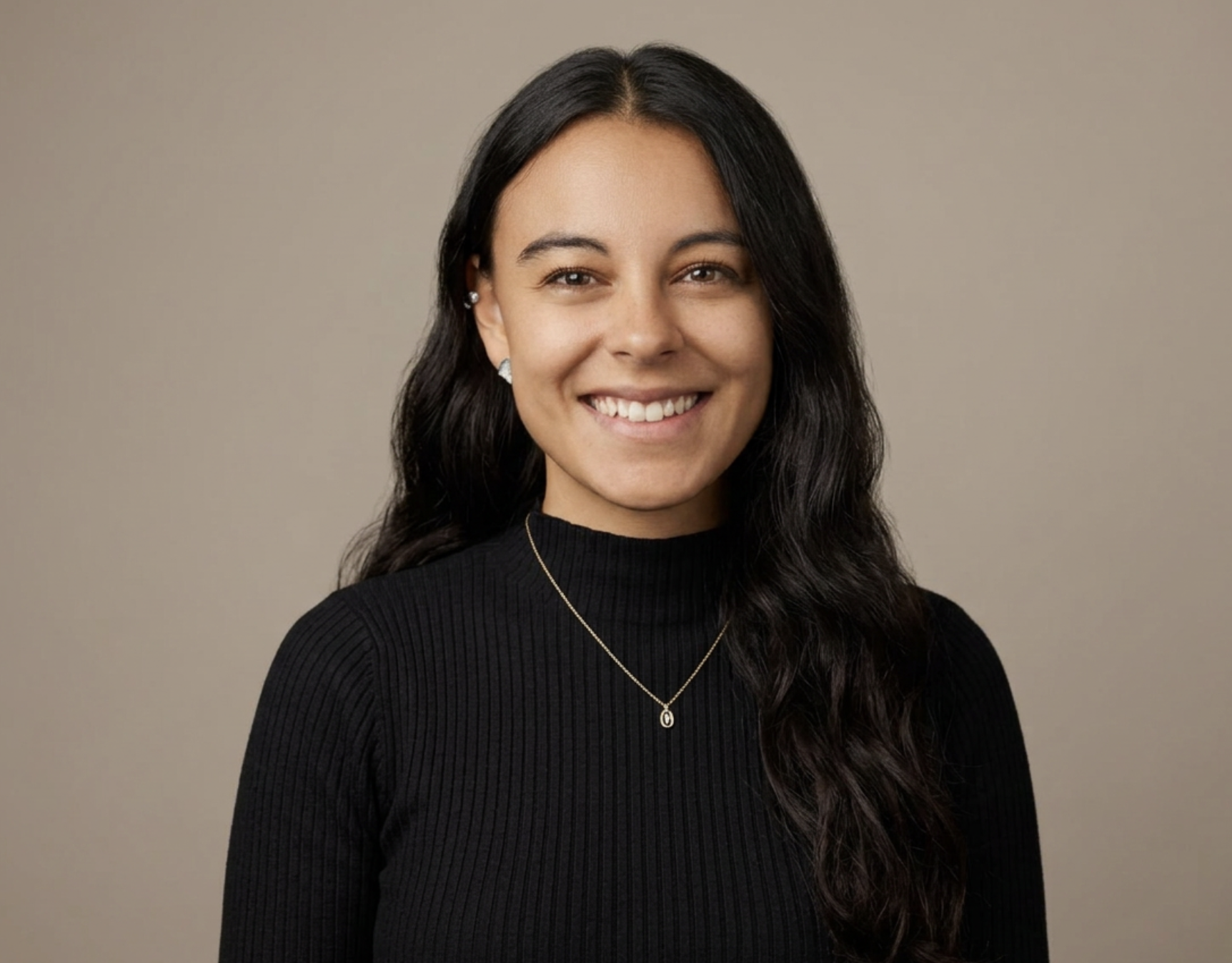 Vivian Hernández professional headshot